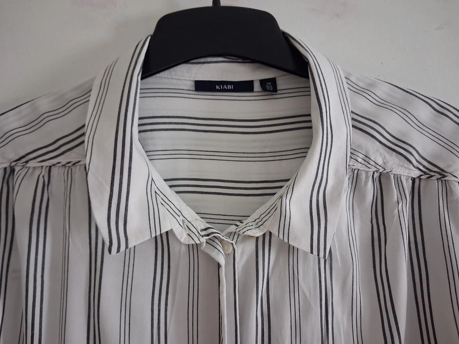 Chemise Kiabi curvy blanche rayée légère – photo 2